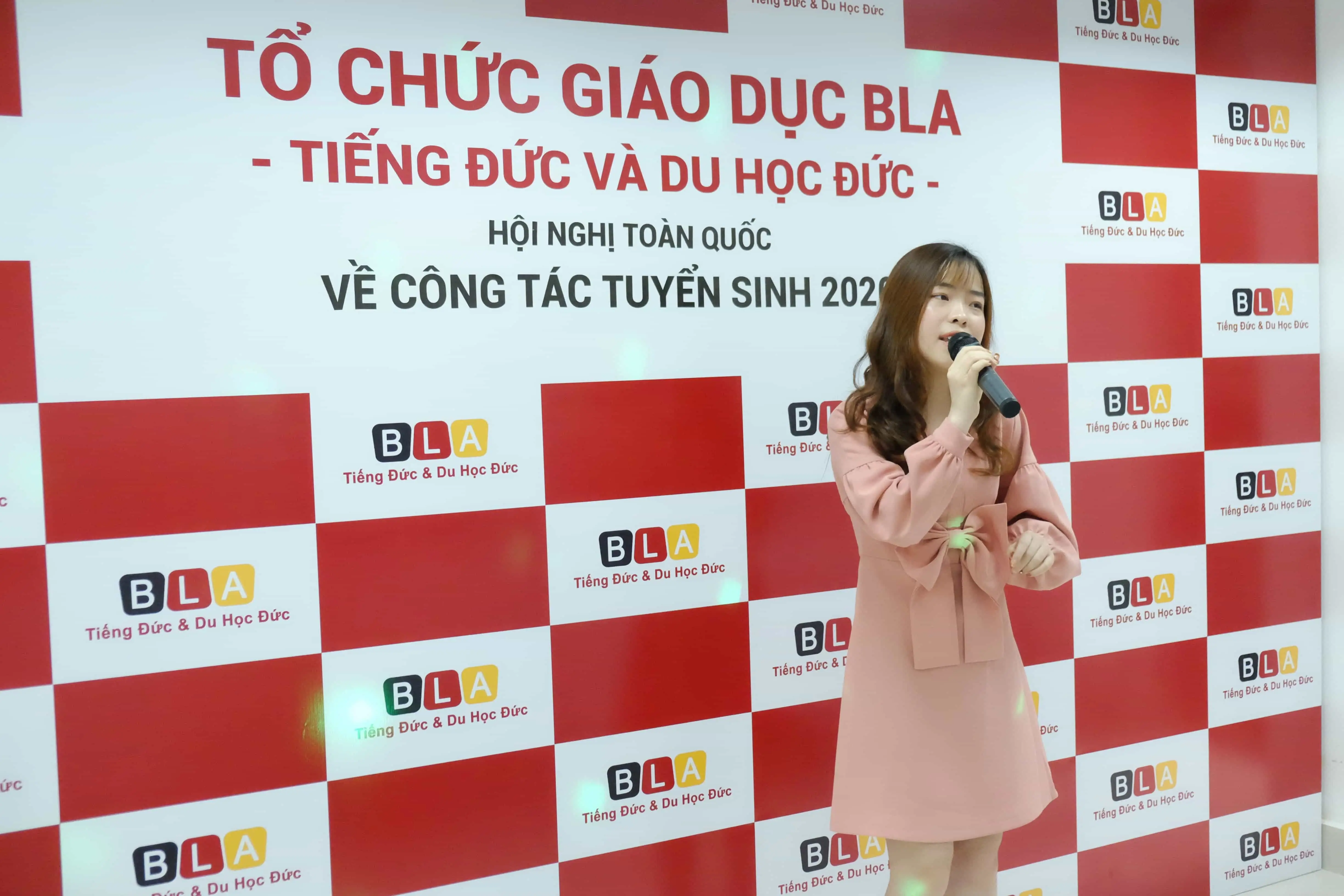 Các tiết mục văn nghệ đặc sắc của các học viên tại Tổ chức Giáo dục BLA