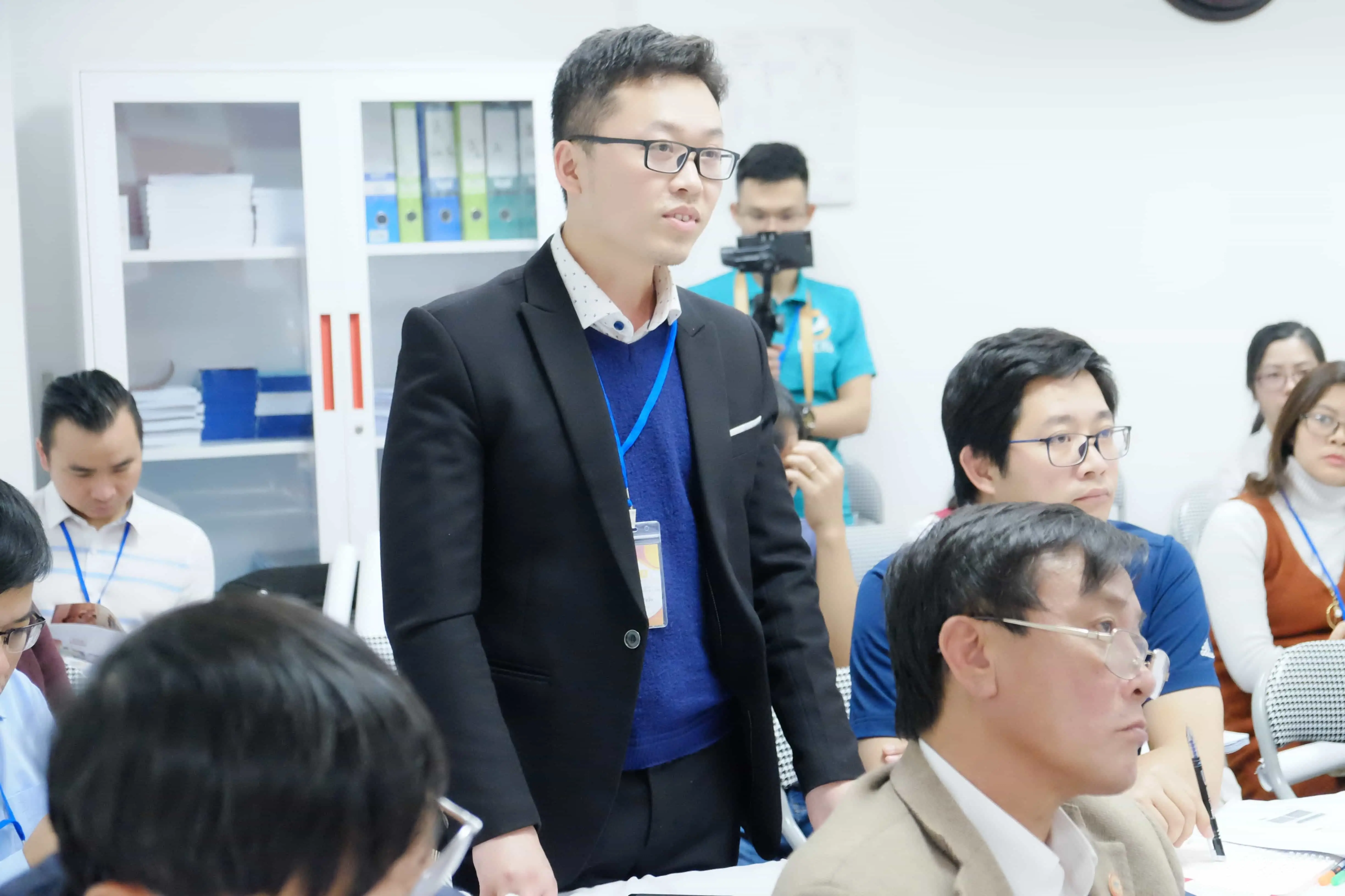 Các khách mời thảo luận sôi nổi cùng các diễn giả