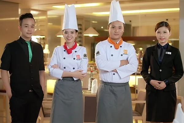luong nha hang khach san la bao nhieu 1