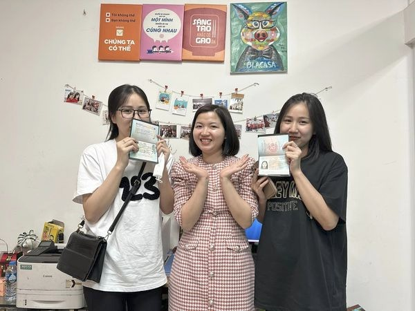 Tiễn hai bạn Trang, Quỳnh ra sân bay đến nước Đức tươi đẹp