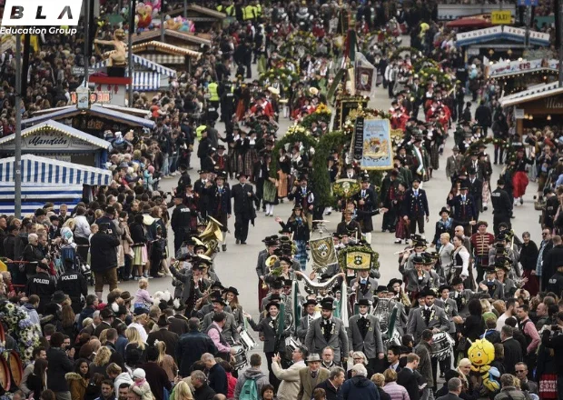 Diễu hành tại Lễ hội bia Oktoberfest 