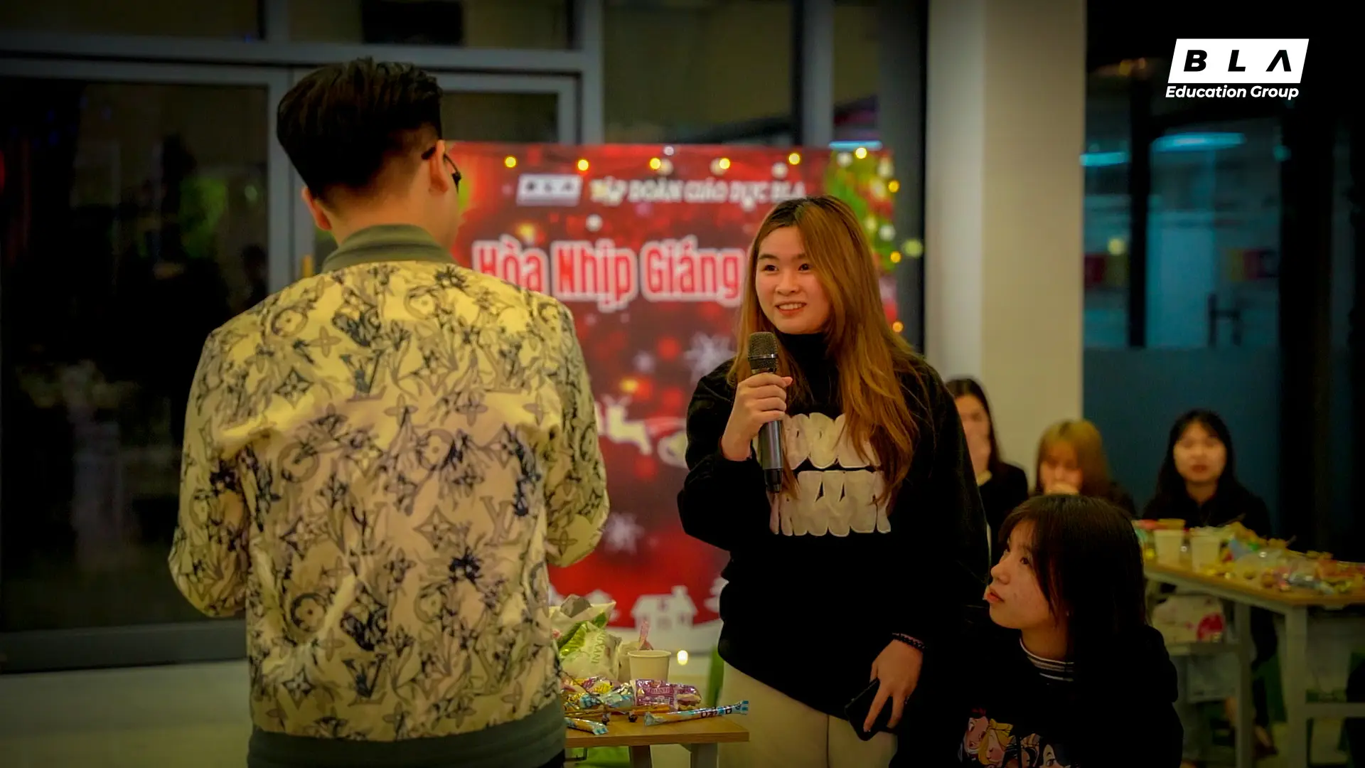 Các thầy cô và các bạn học viên đã được đắm chìm vào bữa tiệc âm nhạc bùng nổ 3
