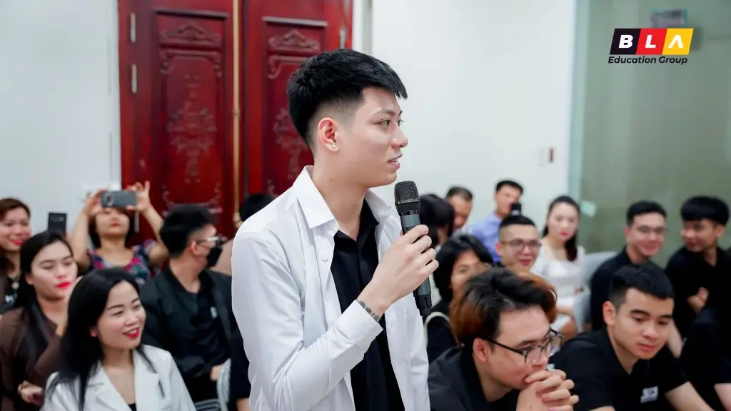khai giang lop tieng duc01
