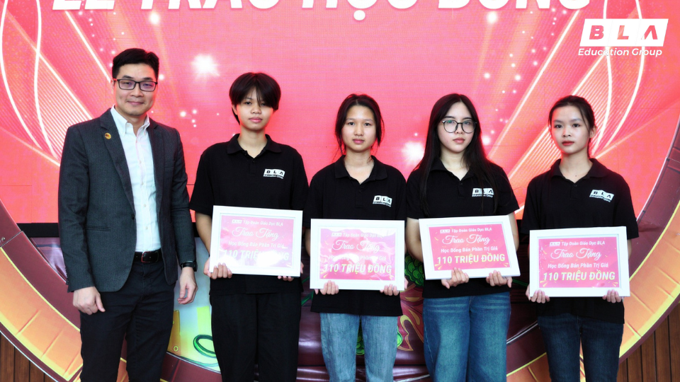 Tập đoàn giáo dục BLA trao học bổng bán phần trị giá 110 triệu đồng cho 4 học viên