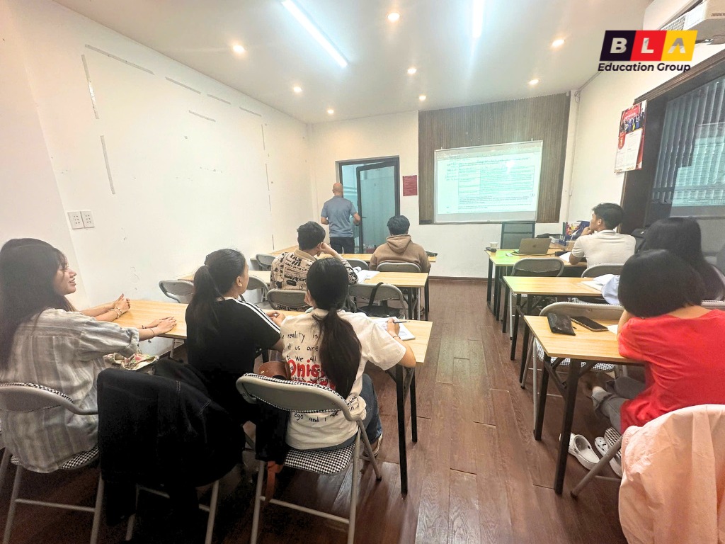 Buổi học thử tại cơ sở Đà Nẵng trong hành trình học bổng 3 miền BLA Buổi học thử tại cơ sở Đà Nẵng trong hành trình học bổng 3 miền BLA