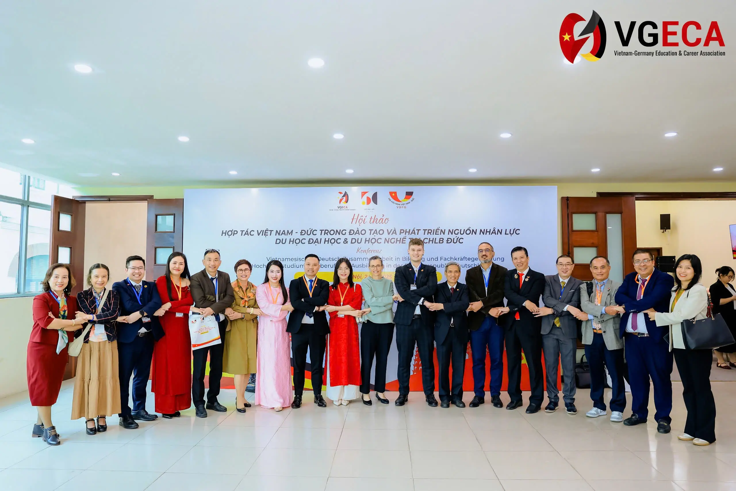 e3f855fa796cf432ad7d e3f855fa796cf432ad7d