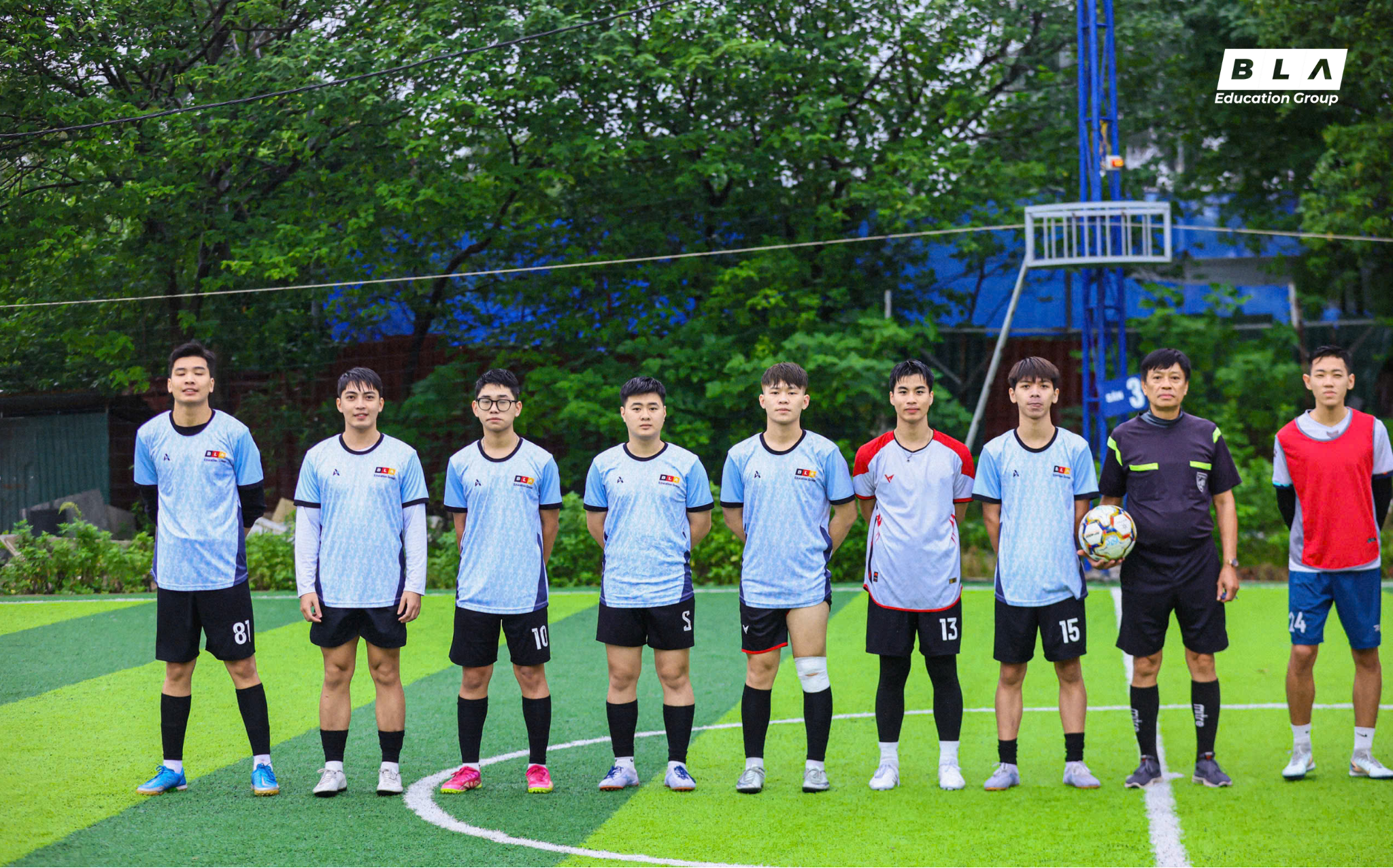 NGOÀI GIỜ HỌC HỌC VIÊN BLA “CHÁY “HẾT MÌNH TRÊN SÂN CỎ