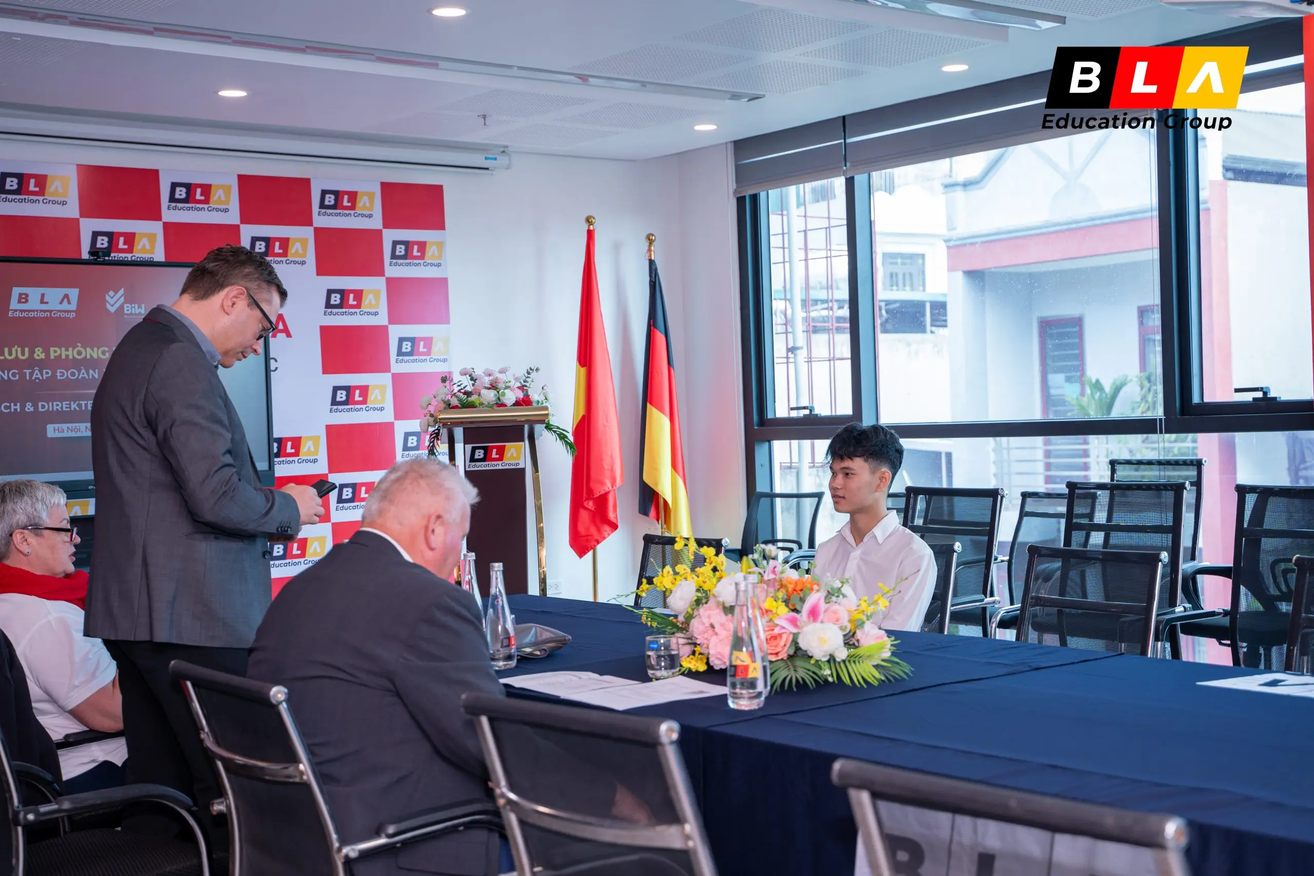 BLA gap go tap doan xay dung BIW (4)