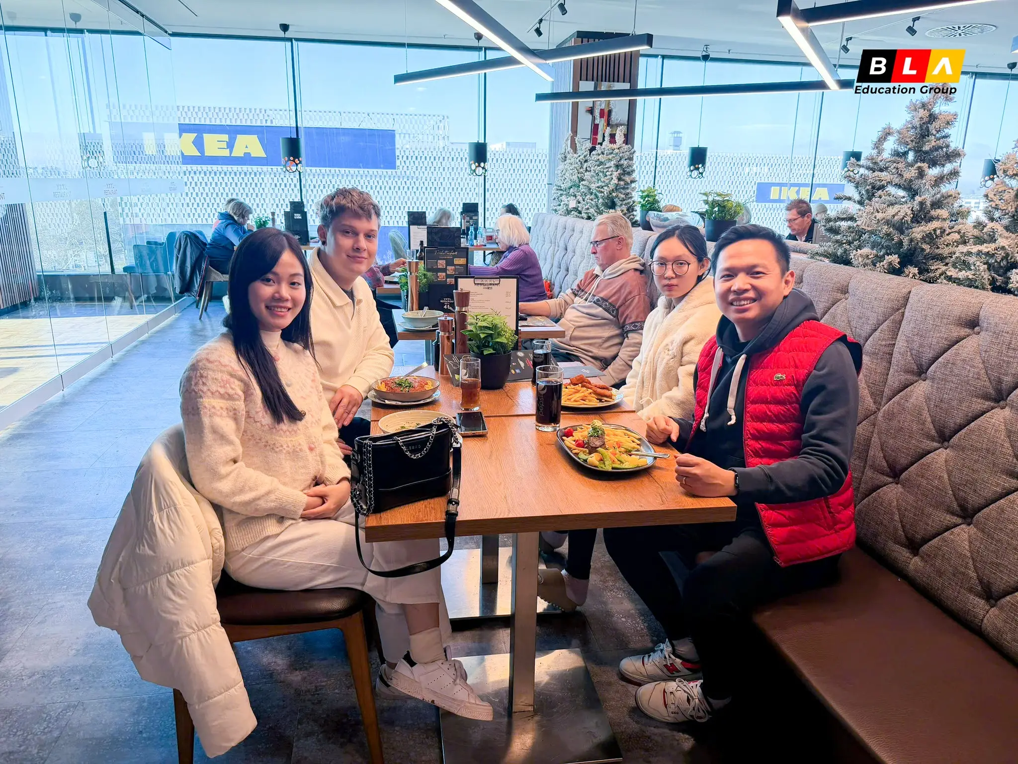 DU HỌC NGHỀ NGÀNH NHÀ HÀNG KHÁCH SẠN (8) DU HỌC NGHỀ NGÀNH NHÀ HÀNG KHÁCH SẠN (8)