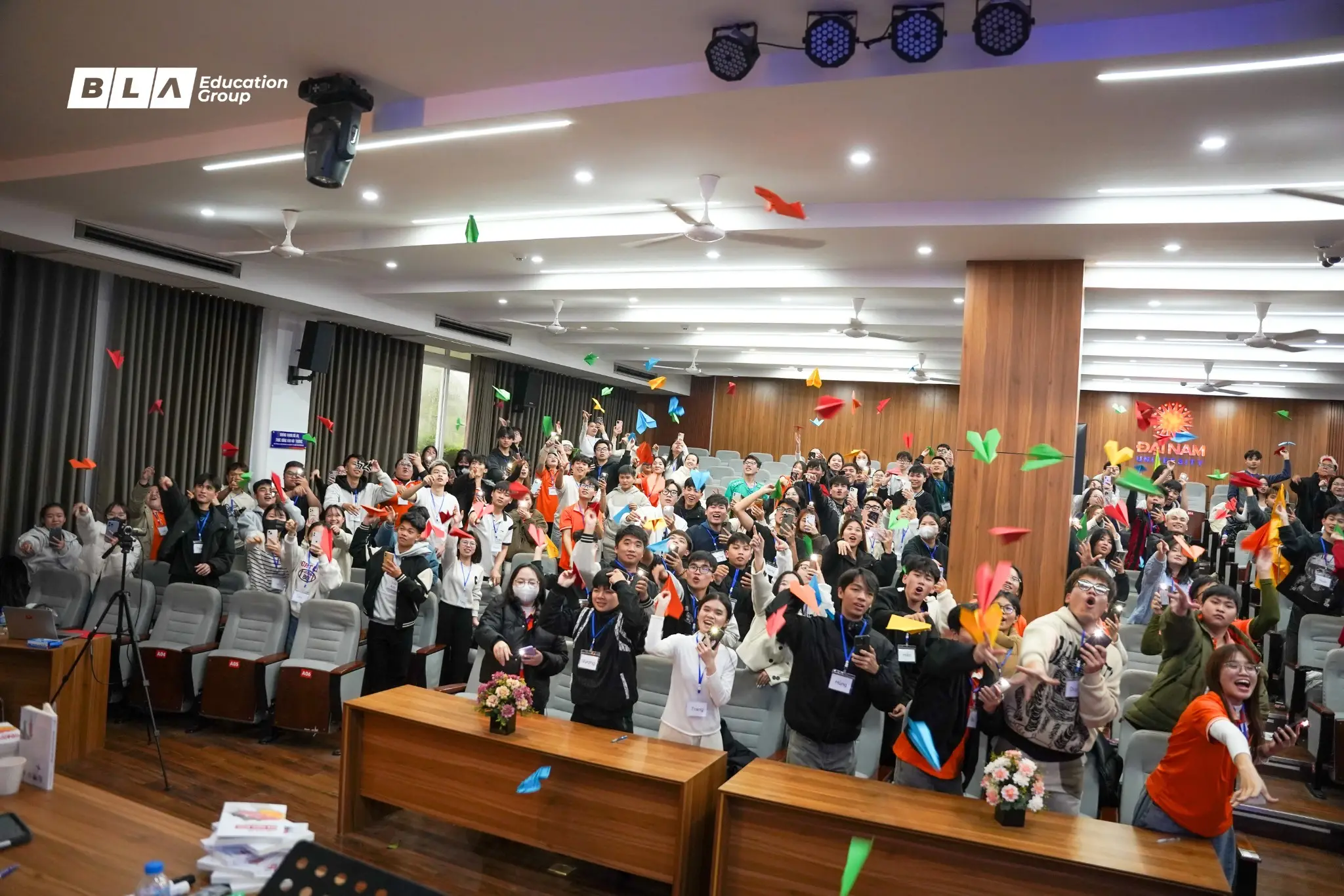 Hướng nghiệp (9) Hướng nghiệp (9)