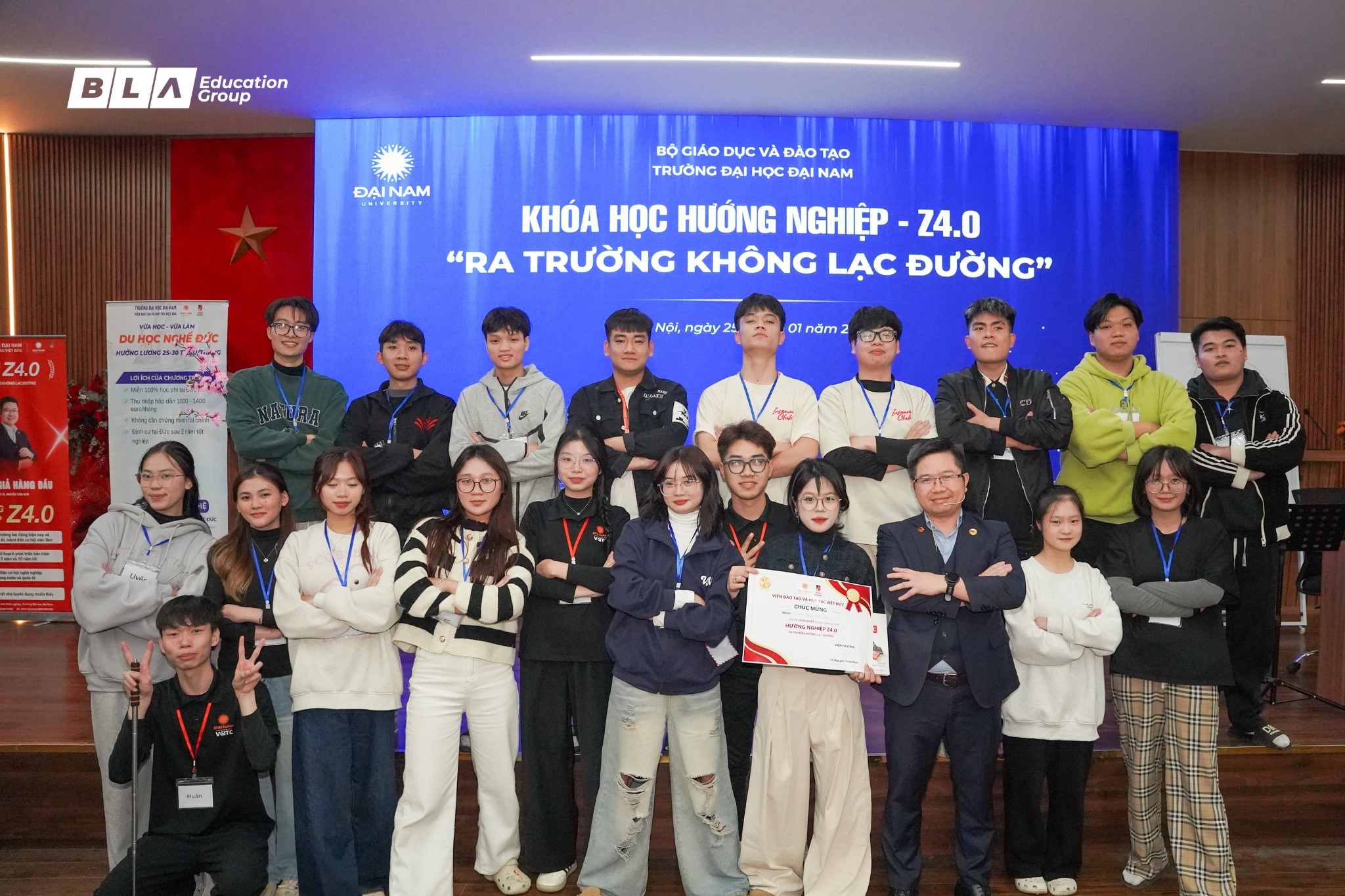 HƯỚNG NGHIỆP Z4.0 TẠI ĐẠI HỌC ĐẠI NAM CÙNG THẦY TS NGUYỄN TUẤN NAM : KHI CƠ HỘI NGHỀ NGHIỆP ĐẾN GẦN VỚI SINH VIÊN