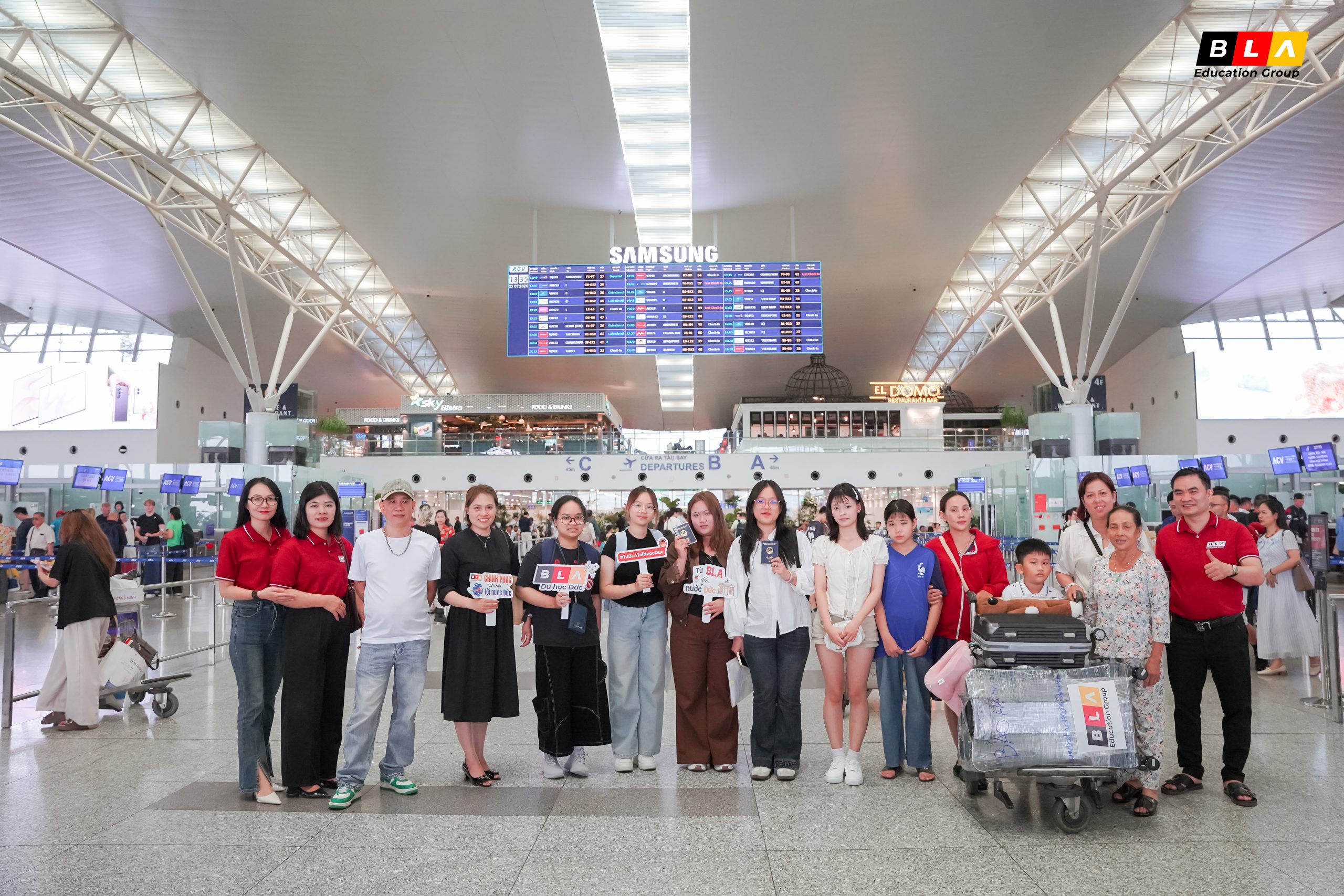 BLA TIỄN ĐOÀN BAY 8 HỌC VIÊN CHÍNH THỨC MỞ RA HÀNH TRÌNH MỚI TẠI ĐỨC