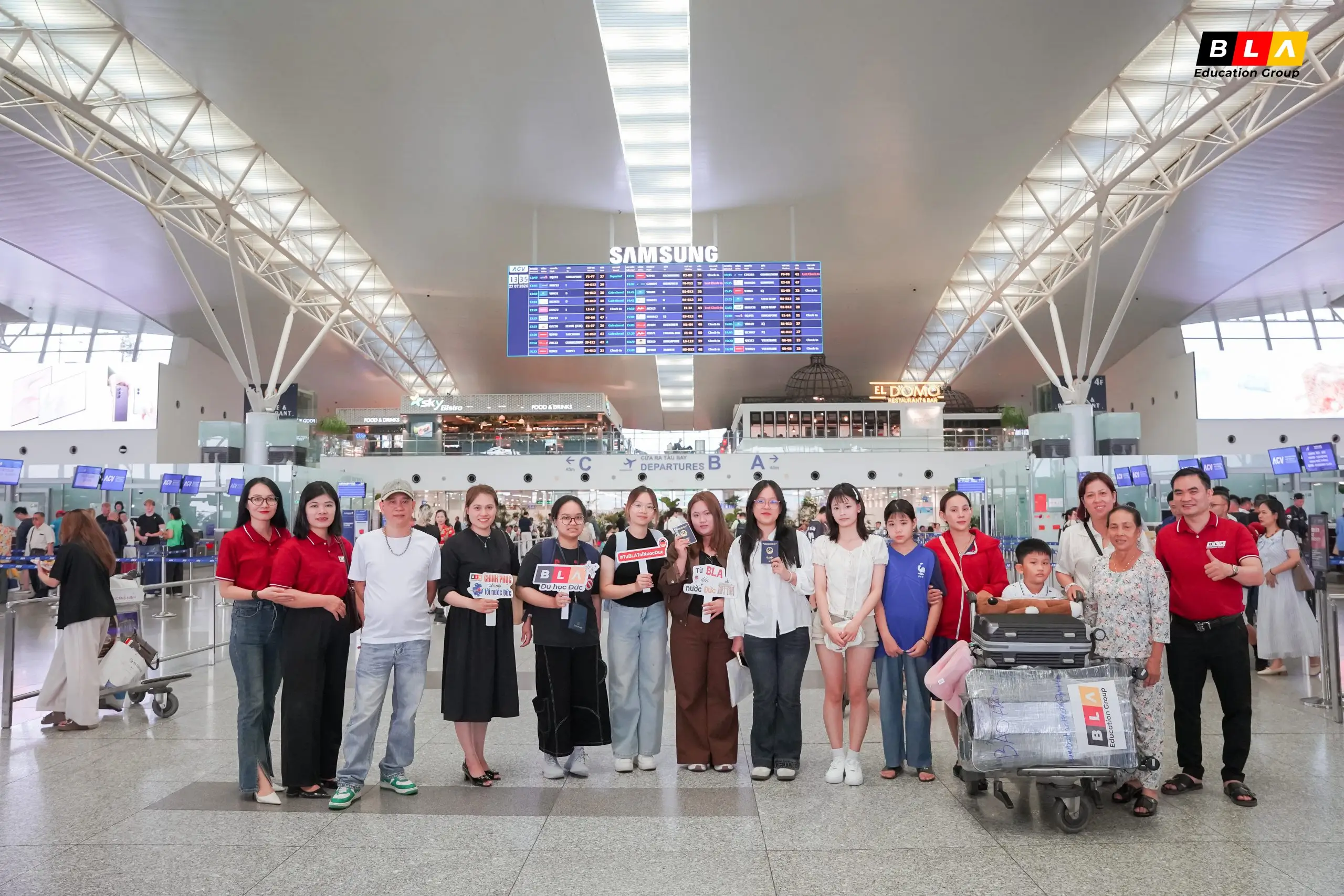 2026 07 tiễn bay 18 2026 07 tiễn bay 18